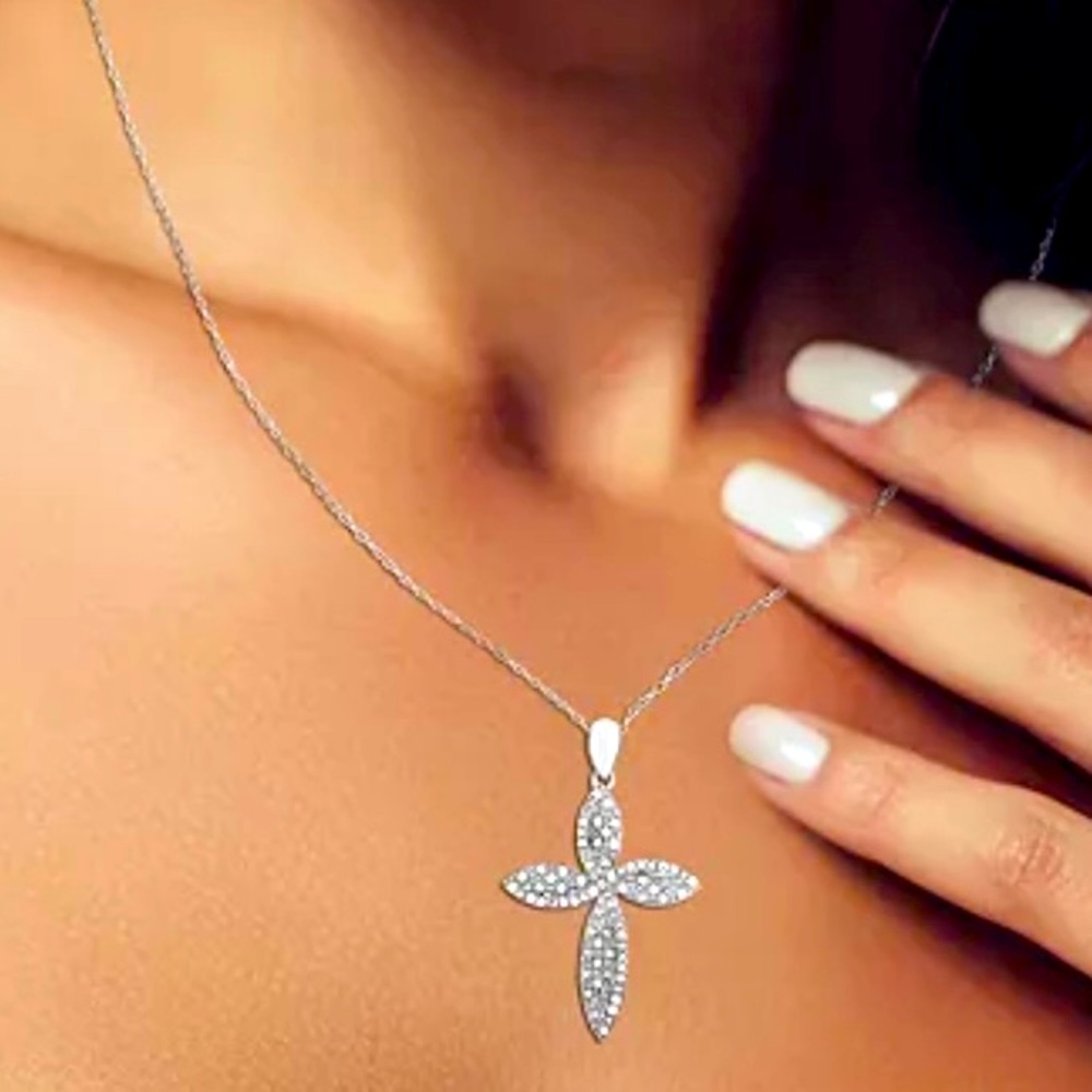 NWT Sterling Silver Diamond Cross Pendant Necklace – 1/4 Carat – Color I